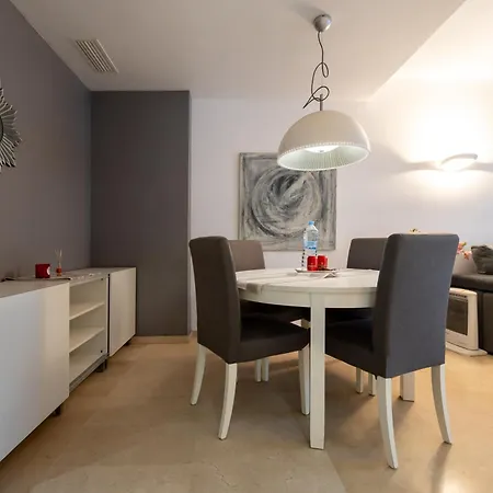 아파트 Comfy Downtown + Private Terrace *