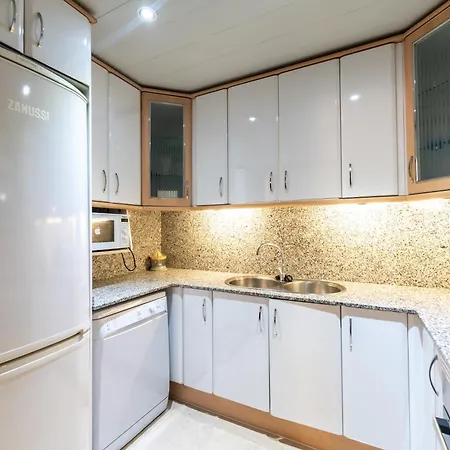 아파트 Comfy Downtown + Private Terrace *